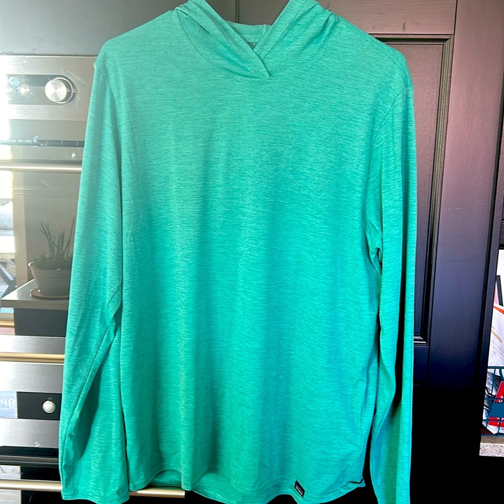 Patagonia capilene long sleeve w hood. like new size M
